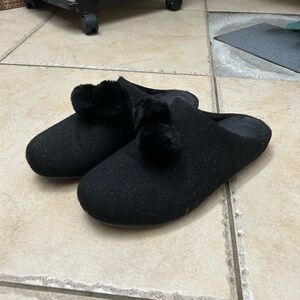 Black Fuzzy Pom Pom Slippers